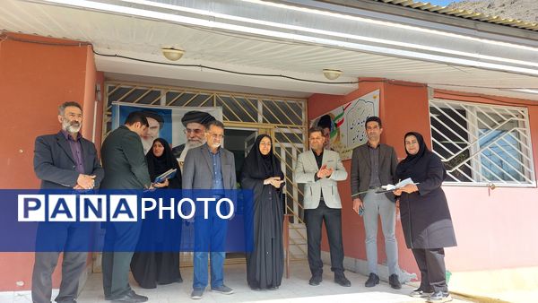 نواخته شدن زنگ سپاس معلم در دبیرستان زینبیه بلده