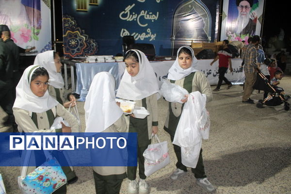 مهمانان ماه خدا اجتماع بزرگ دانش‌آموزان بوشهری 