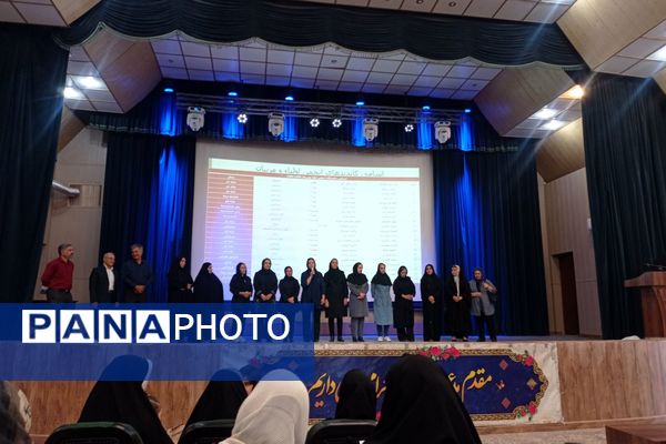 جلسه انجمن اولیا و مربیان دبیرستان پویش در تالار معلم شیراز
