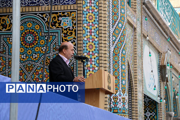 حضور پرشور نوجوانان قمی در آیین استقبال از رئیس جمهوری 