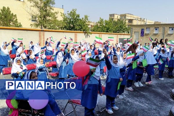 بهره‌برداری از دبستان ۱۲ کلاسه حسن‌زاده در مشهد 