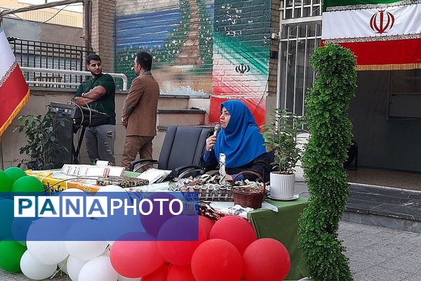 برگزاری جشن پرشور روز دانش آموز در دبیرستان شهدای هسته‌ای