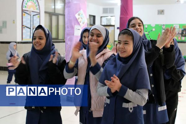 صبحگاه شاد مدارس دخترانه استان اصفهان در قالب طرح «نوجوان شاد ایرانی (نشا)»