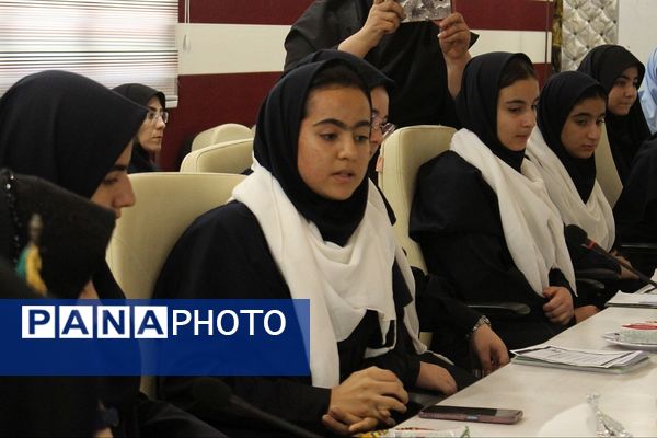 همایش بزرگداشت حافظ شیرازی در اداره آموزش و پرورش کهریزک