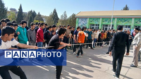 برگزاری مسابقات ورزشی دبیرستان معلم ساوجبلاغ در هفته تربیت‌بدنی