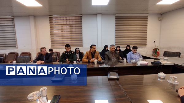 دیدار کادر آموزشی مدارس و دانش‌آموزان با امام جمعه شهرستان ساوه