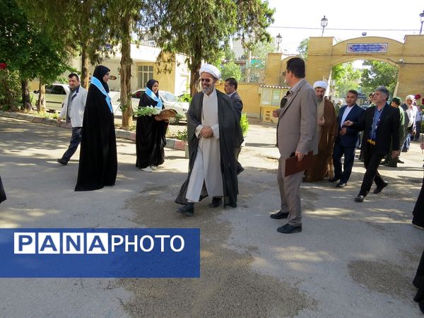 نواختن زنگ سپاس معلم در هنرستان محمودیه بجنورد