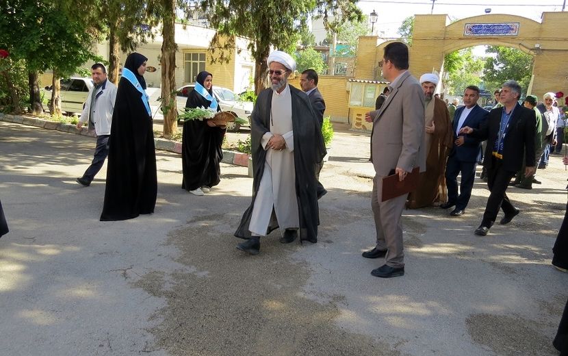 نواختن زنگ سپاس معلم در هنرستان محمودیه بجنورد