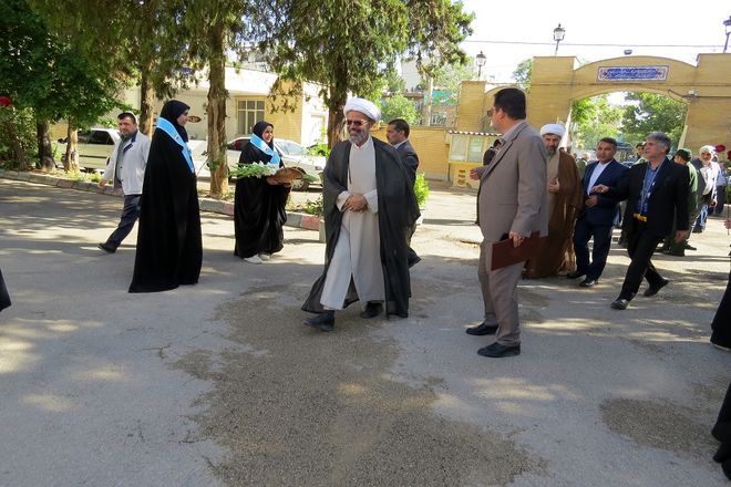 نواختن زنگ سپاس معلم در هنرستان محمودیه بجنورد