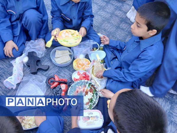 اردوی درون مدرسه‌ای به‌مناسبت روز جهانی کودک 
