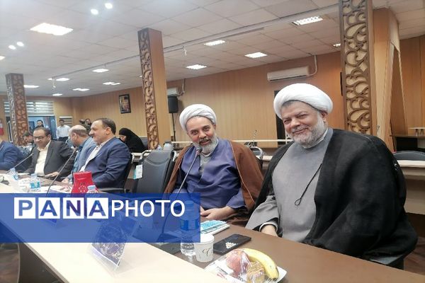 نشست مشترک اعضای کمیسیون آموزش و تحقیقات مجلس، مدیران آموزش و پررش استان خراسان رضوی و وزیر آموزش وپرورش در مشهد