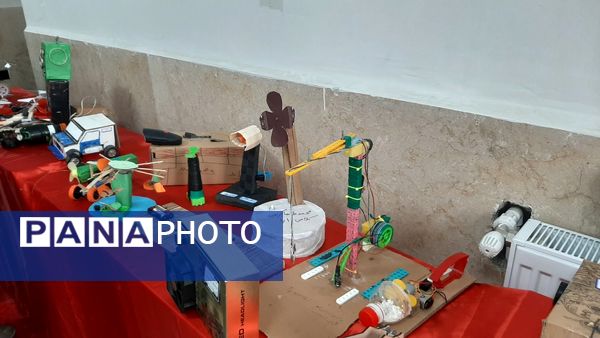  اجرای برنامه‌های خلاقانه به مناسبت هفته پژوهش در مدرسه ولی محمدی صفادشت 