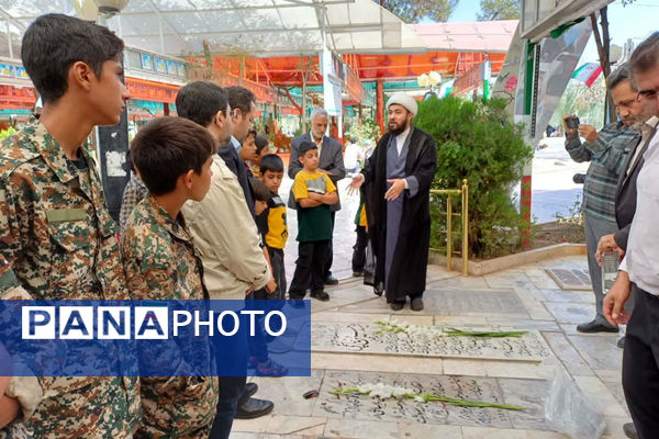 ‌حضور نوجوانان روستای مومن‌آباد قم در محفل روایتگری شهدا