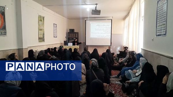 اولین جلسه  مشاوره با حضور اولیا پایه هفتم در دبیرستان دخترانه حداد مشهد