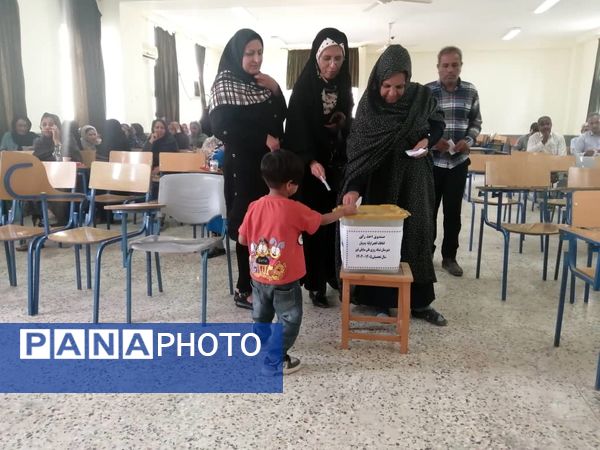 انتخابات انجمن اولیا و مربیان در دبیرستان علی سایانی فین