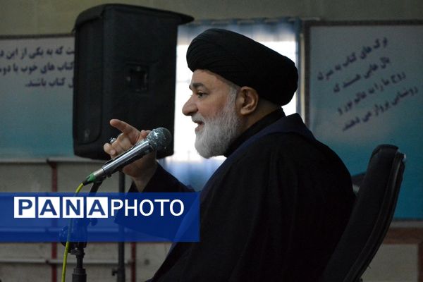 هم‌نوایی دانش‌آموزان مدرسه شهدای علم و فناوری در سوگ حضرت زهرا(س)