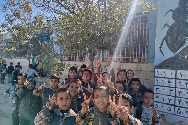 ایجاد فضای شاد وصمیمی در دبستان شهید عجمی فدافن