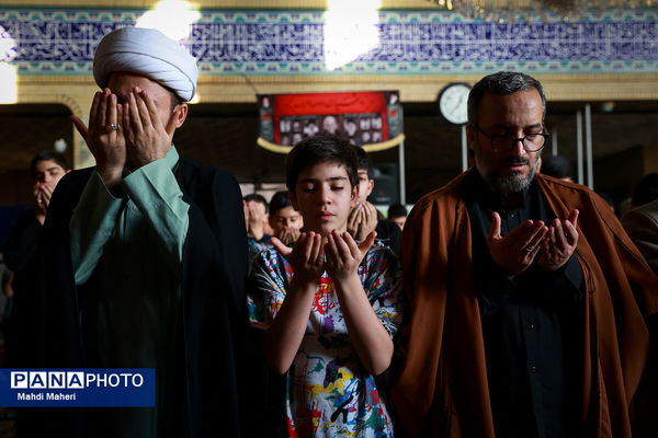 اعتکاف دانش‌آموزی در مسجد قمربنی هاشم (ع)