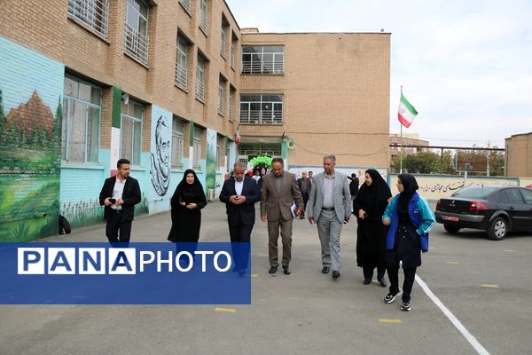تجلیل مدیرکل آموزش و پرورش آذربایجان غربی از دانشآموز سخنران در نشست با رئیس جمهور