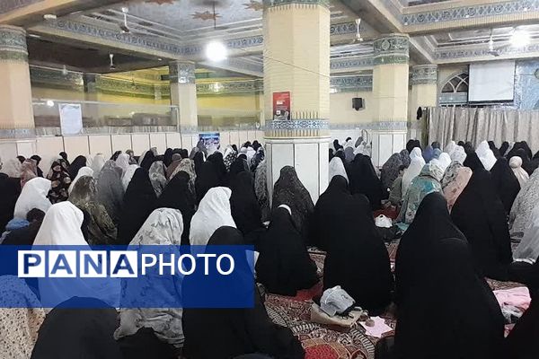 نماز جمعه شهرستان ورامین با حضور پرشور دانش‌آموزان 