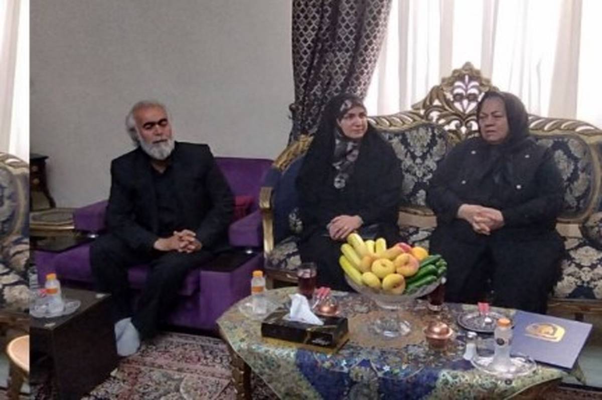 دیدار مشاور وزیر در امور زنان با خانواده شهیده تارا حاجی میری