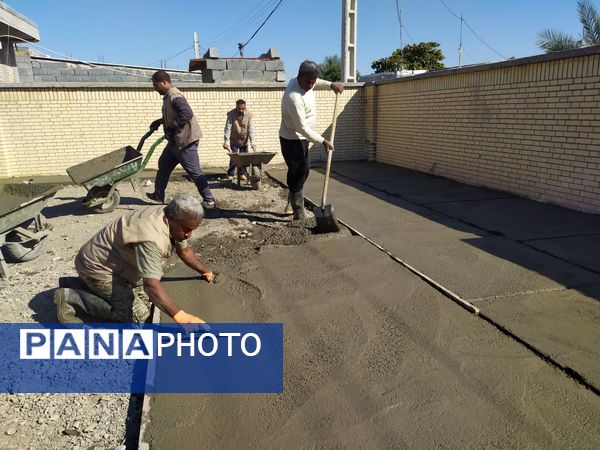 بهسازی کف مدارس خاکی رودان با همت خیرین و گروه‌های جهادی