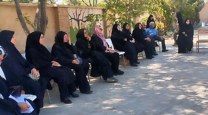 آموزش عملی تکثیر گیاهان زینتی در کانون امام خمینی (ره) سمنان