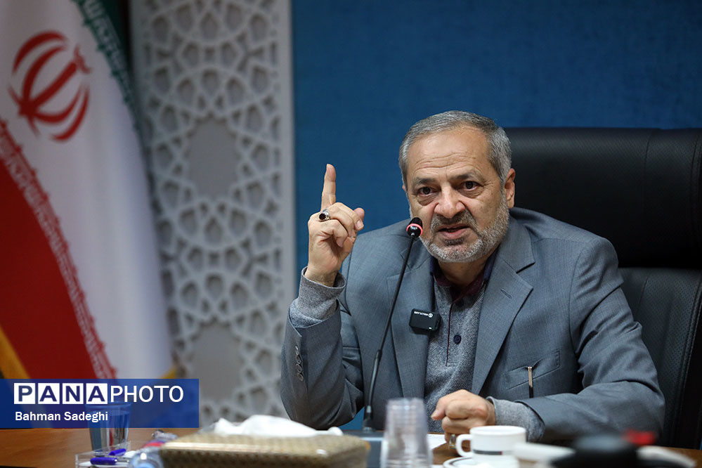  اگر هنرمندی فیلمی منطبق بر نیازهای تربیتی ساخت تمام جامعه آموزشی از آن حمایت کنند