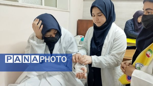 مانور زلزله با صحنه های واقعی در دبیرستان شاهد تکتم