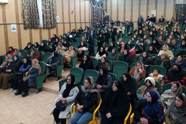 برگزاری جلسه آموزش خانواده در دبستان معلم آشخانه 