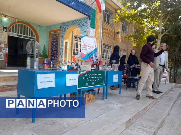 برگزاری کارگاه‌های علمی پژوهش‌سرای خوارزمی در دبیرستان امام جعفر صادق(ع) ناحیه سه کرج 