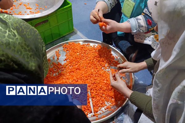آغاز آیین معنوی اعتکاف در مصلای اسلامشهر با حضور گسترده نوجوانان