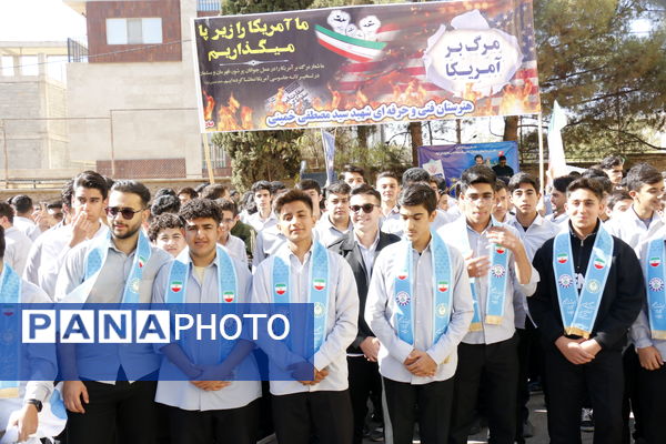 حضور پرشور دانش آموزان محلاتی در راهپیمایی 13 آبان 