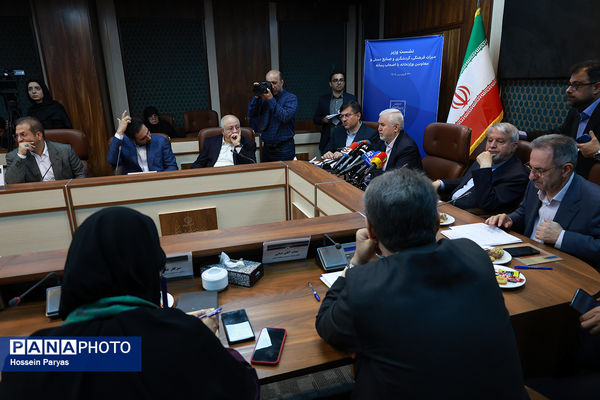 نشست خبری وزیر میراث فرهنگی، گردشگری و صنایع دستی و معاونان وزارتخانه با اصحاب رسانه
