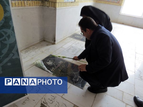 گلباران مزار شهدای دانش‌آموز و معلم در بجنورد