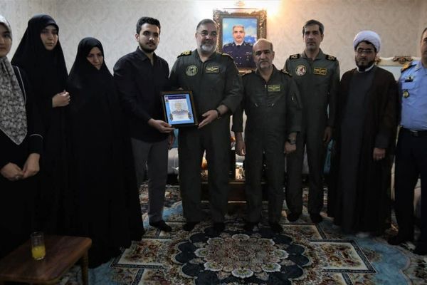 دیدار فرمانده نیروی هوایی ارتش با خانواده شهدای خدمت