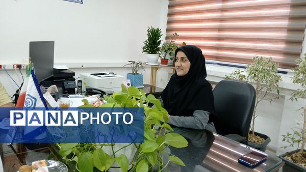 دیدار رئیس سازمان دانش‌آموزی و دانش‌آموزان پیشتاز و خبرنگاران پانا با رئیس سازمان تأمین اجتماعی محمودآباد 