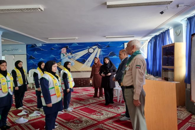بازدید رئیس سازمان دانش‌آموزی کردستان و ارزیابان کشوری از دبیرستان دخترانه زکیه
