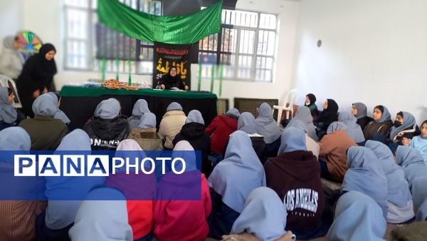 دانش‌آموزان دبیرستان حاج رحمت‌اله شیروانی در سوگ حضرت فاطمه زهرا(س)