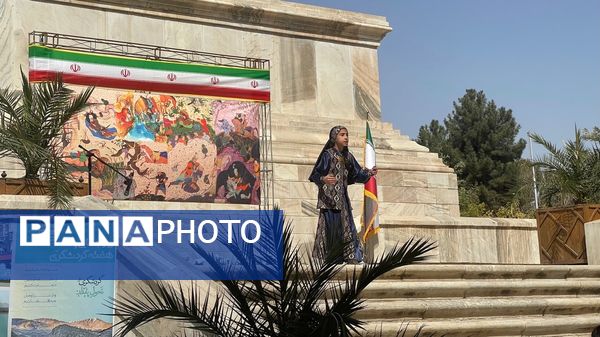 فرزندان ایران زمین در کنار آرامگاه حکیم‌ توس