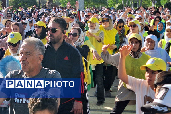 همایش پیاده‌روی خانوادگی در شیراز 