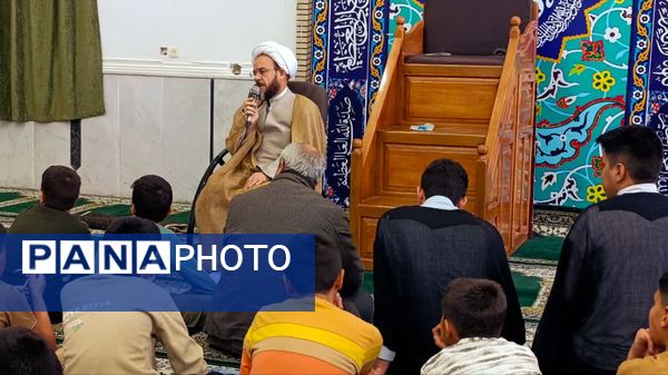  اقامه نماز جماعت و بازدید صمیمی از اعتکاف پسران در خلیل آباد