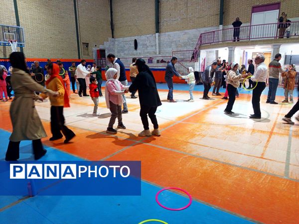 دانش آموزان مدرسه سمیه ساعاتی شاد در کنار پدرانشان گذراندند