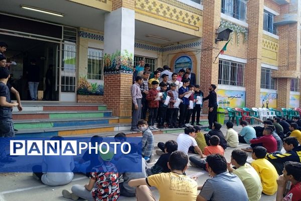 تقدیر از دانش‌آموزان برتر دبیرستان شاهد سردار شهید قاجاریان 