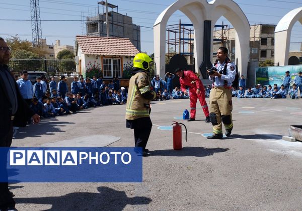 بزرگداشت روز آتش نشان در دبستان مصلی نژاد امام حسن ( ع)