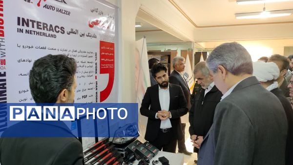 بازدید نائب رئیس مجلس شورای اسلامی از نمایشگاه تولیدات و محصولات صنعتی و صنایع دستی شهرستان کاشمر