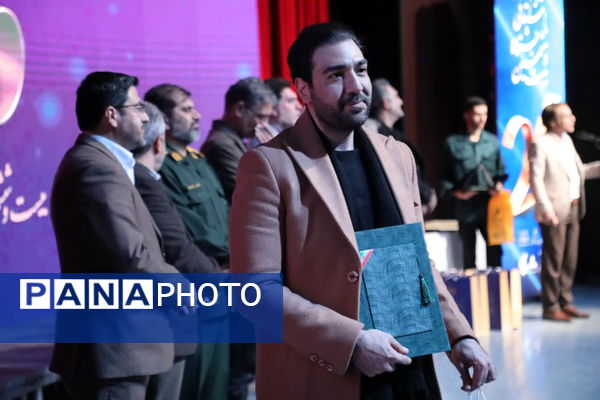 آیین تقدیر از برگزیدگان بیست و ششمین جشنواره تئاتر استان قم