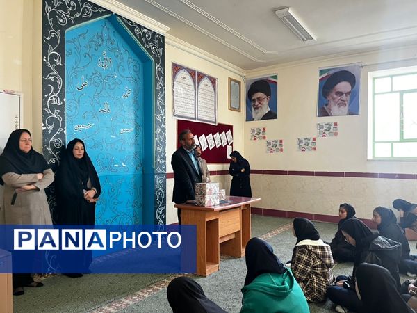 تجلیل از برگزیدگان مسابقات قرآنی 