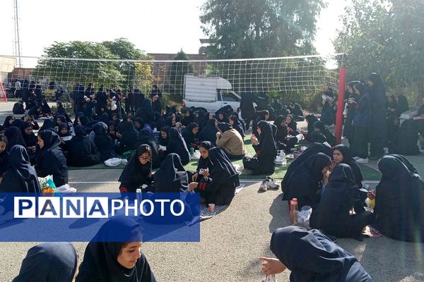 برگزاری اردوی درون‌مدرسه‌ای با محوریت صبحانه سالم در آموزشگاه هیأت امنایی فرزانگان ملارد
