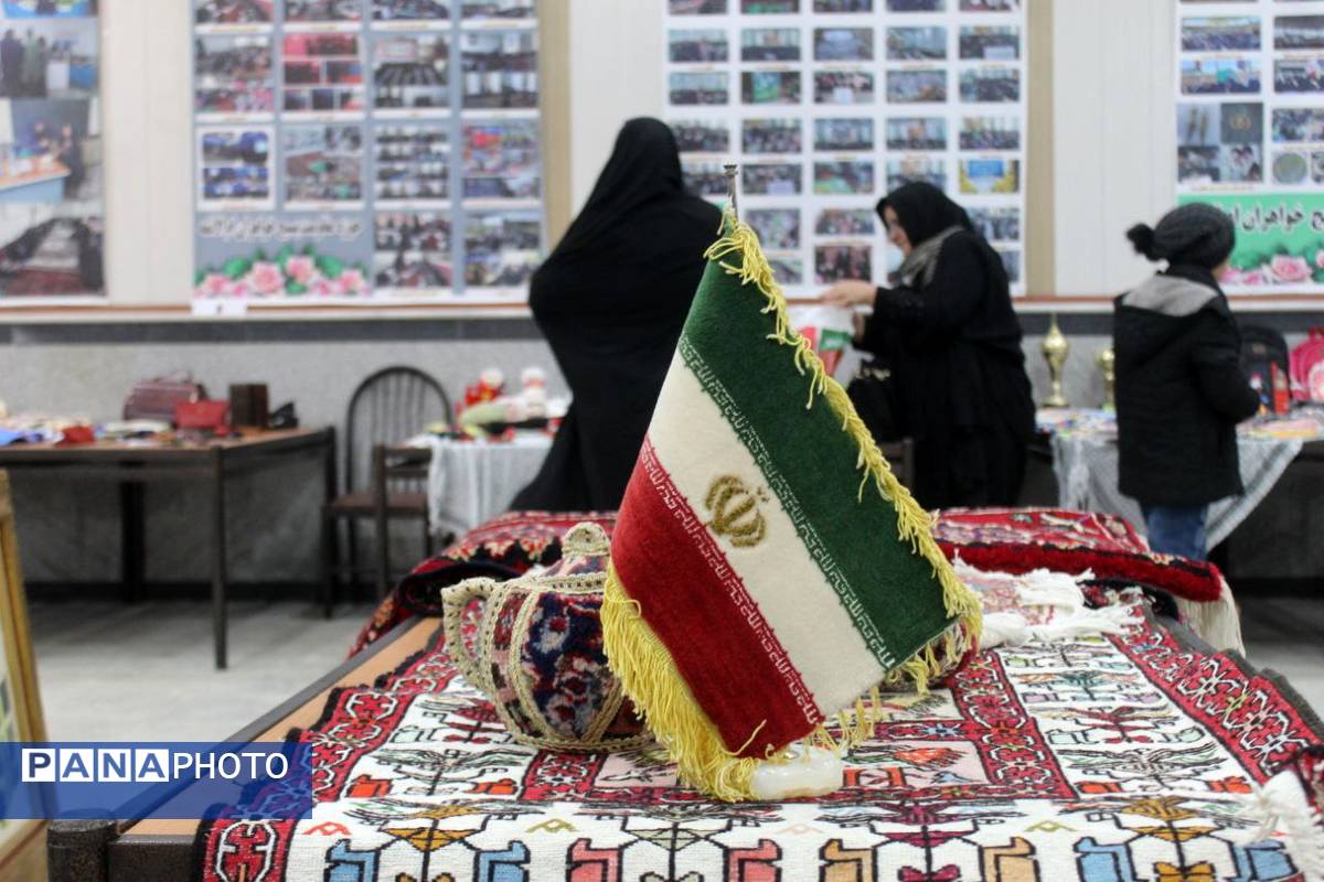 نمایشگاه صنایع دستی ملکان فرصتی برای دیدن و خرید آثار بومی